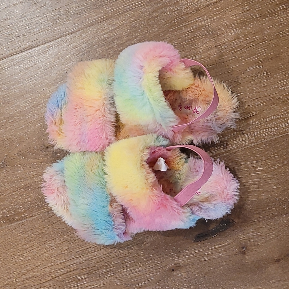 Olive & Edie Fuzzy Slipper Sandals